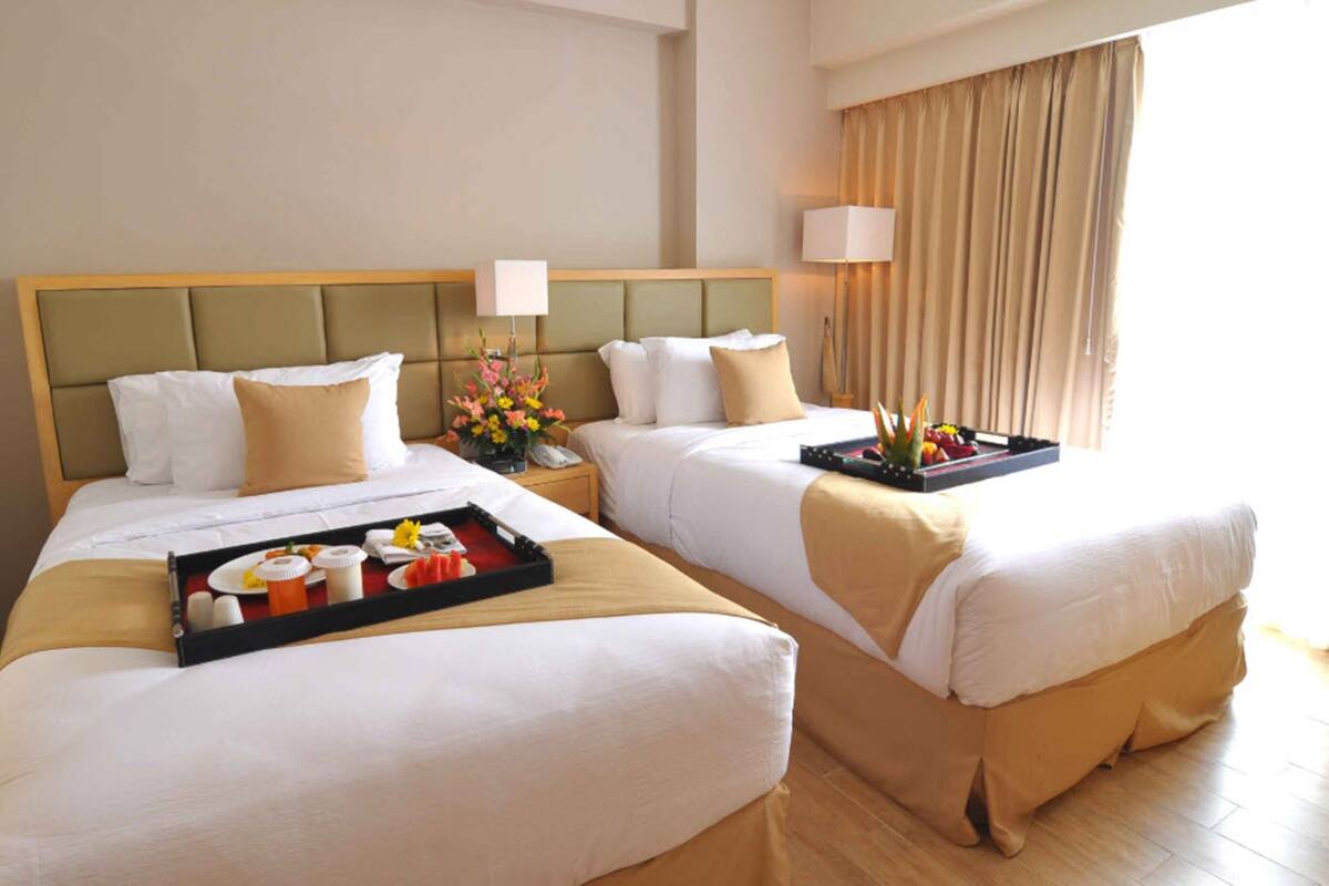 Deluxe Room | In-room safe, desk, soundproofing, iron/ironing board (on request)
