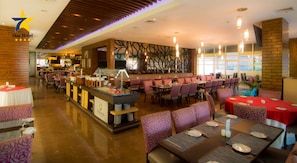 Breakfast, lunch, dinner served; international cuisine - Horison Ultima Semarang (Semarang)