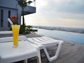 Poolside bar