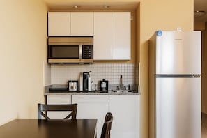 Suite, 1 King Bed, Non Smoking, Kitchen | In-room safe, desk, iron/ironing board, free WiFi - Wingate by Wyndham Fort Saskatchewan (Fort Saskatchewan)