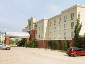 Exterior - Wingate by Wyndham Fort Saskatchewan (Fort Saskatchewan)