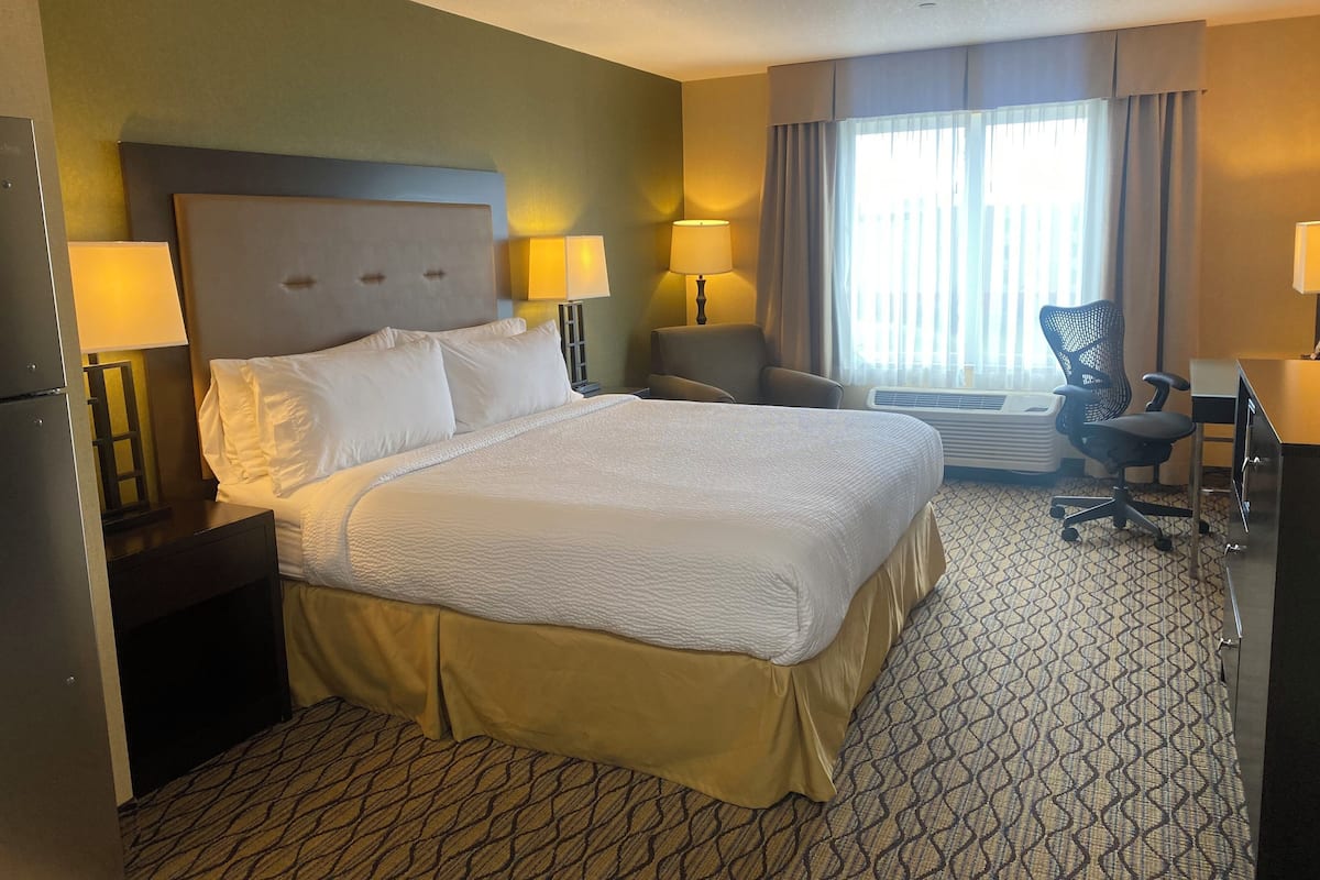 In-room safe, desk, iron/ironing board, free WiFi