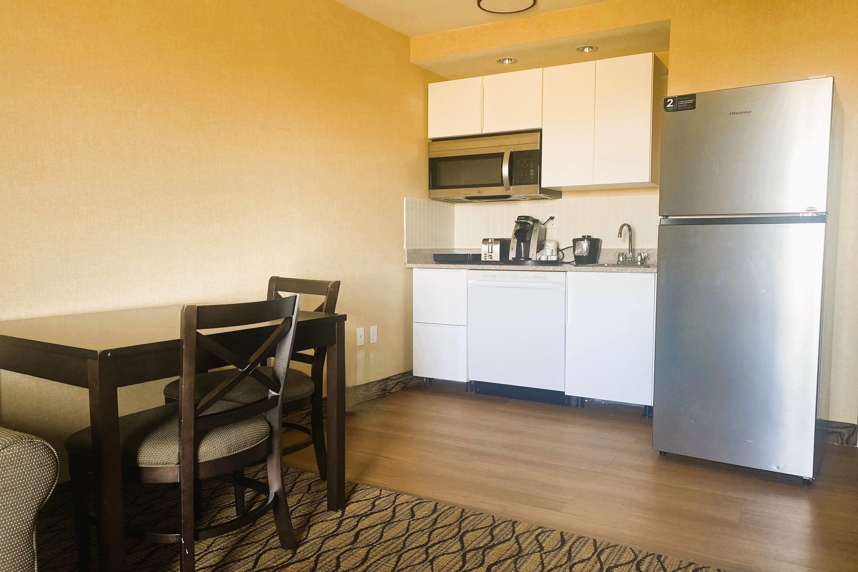 Suite, 1 King Bed, Non Smoking, Kitchen | In-room safe, desk, iron/ironing board, free WiFi
