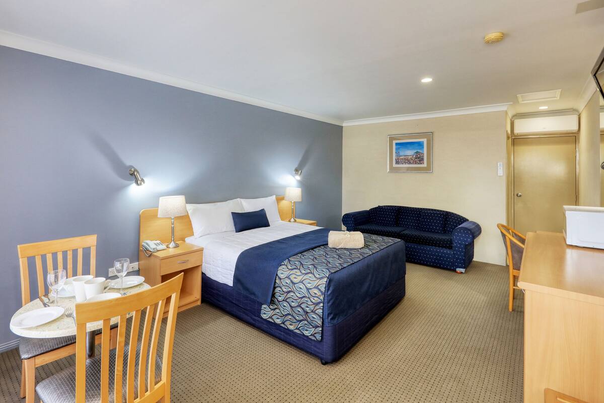 Blackout drapes, iron/ironing board, cribs (surcharge), WiFi (free)