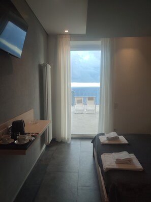 Superior Room | Minibar, in-room safe, desk, soundproofing - Hotel Due Gemelli (Riomaggiore)