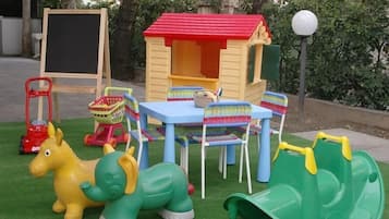 Children’s play area – outdoor
