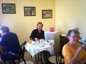 Free daily full breakfast - Ai Tre Parchi Bed and Bike (Randazzo)