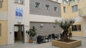 Pintu masuk hartanah