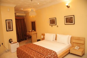 Down duvets, in-room safe, desk, laptop workspace