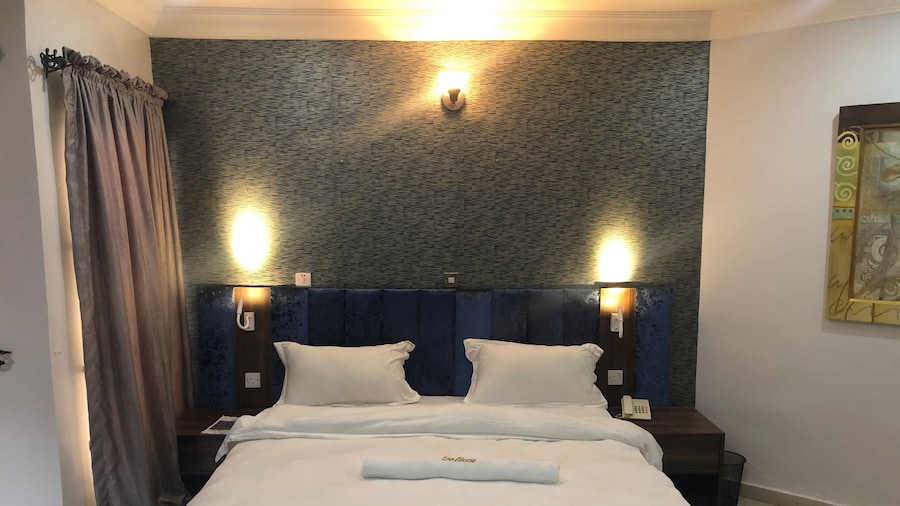 Solitude Hotel Victoria Island