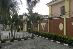 Exterior - Solitude Hotel Victoria Island (Lagos)