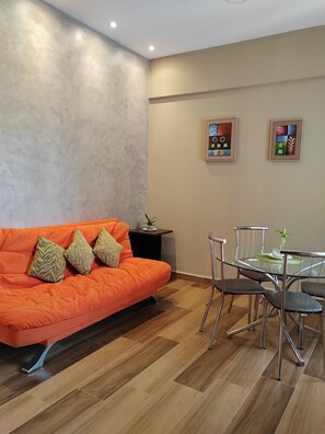 Departamento empresarial, 1 cama Queen size y sofá cama (Plus) | 1 habitación, caja de seguridad en la habitación y escritorio 