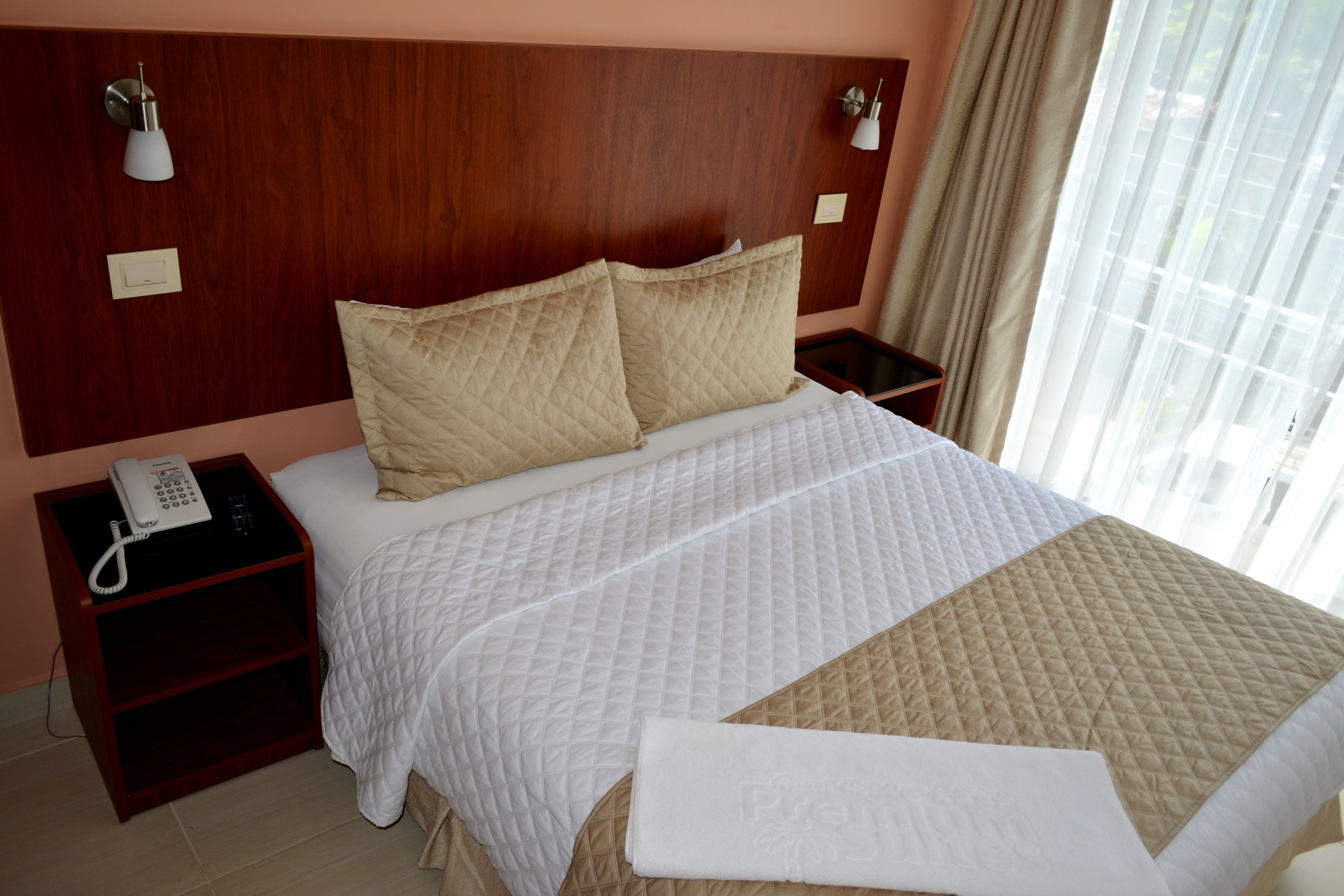Business Apartment, 1 Queen Bed with Sofa bed (Plus) | 1 bedroom, in-room safe, desk, iron/ironing board (on request)