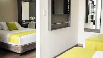 Familieværelse - 1 soveværelse | Egyptiske bomuldslagner, premium-sengetøj, pengeskab på værelset