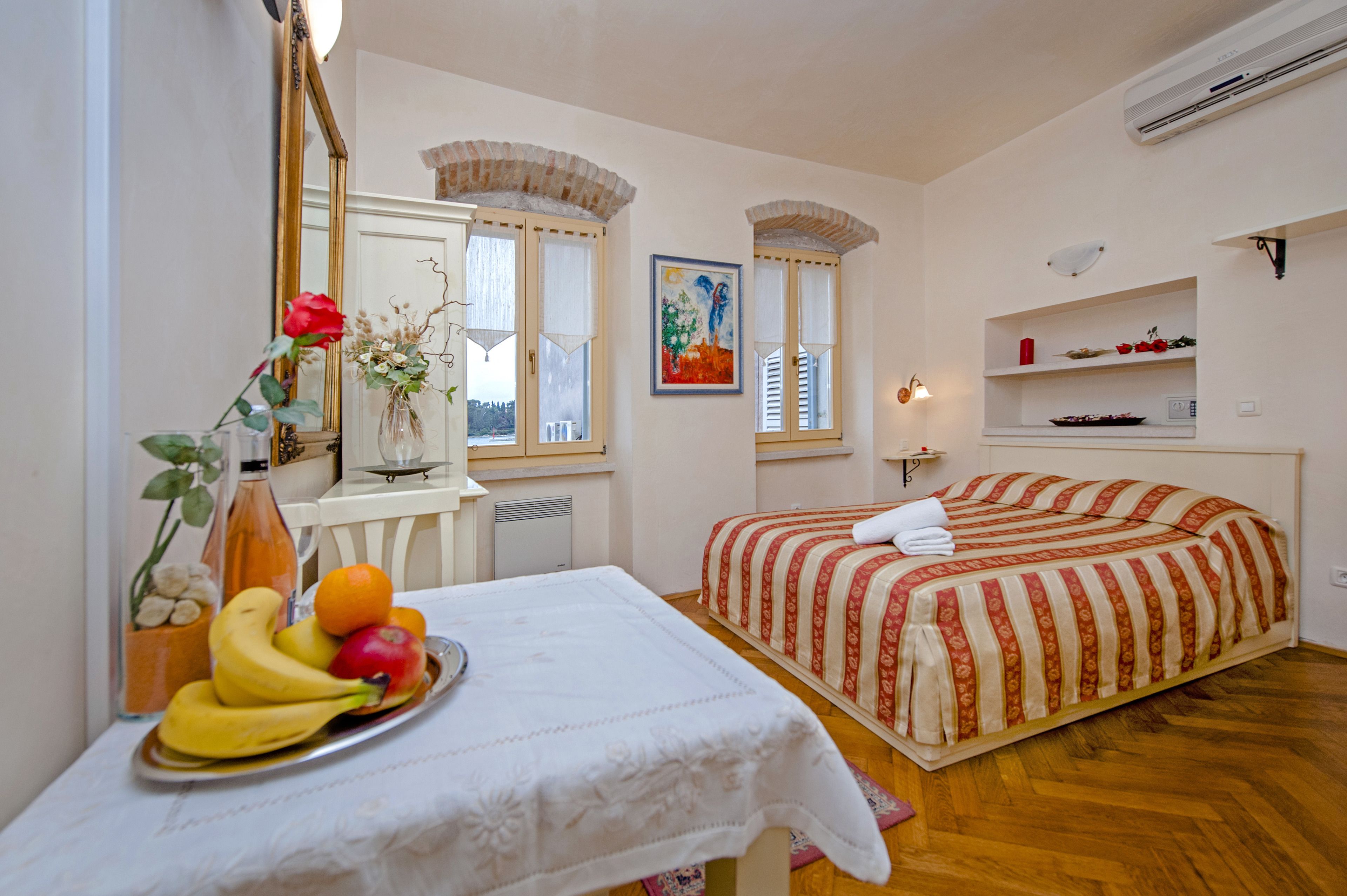 Double Room, Sea View | Desk, free WiFi, bed sheets