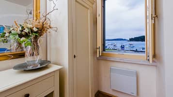 1 habitación, escritorio, wifi gratis y ropa de cama