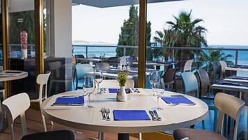 Daily buffet breakfast (EUR 16 per person)