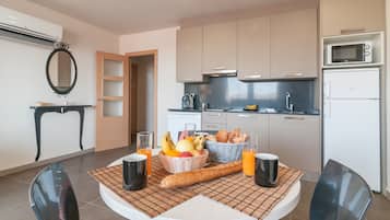Standard Studio | Private kitchen | Full-size fridge, microwave, stovetop, dishwasher