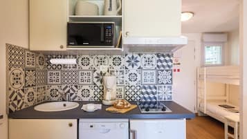 Apartment, 1 Bedroom (4 people) | Private kitchenette | Espresso maker, fridge, microwave, stovetop