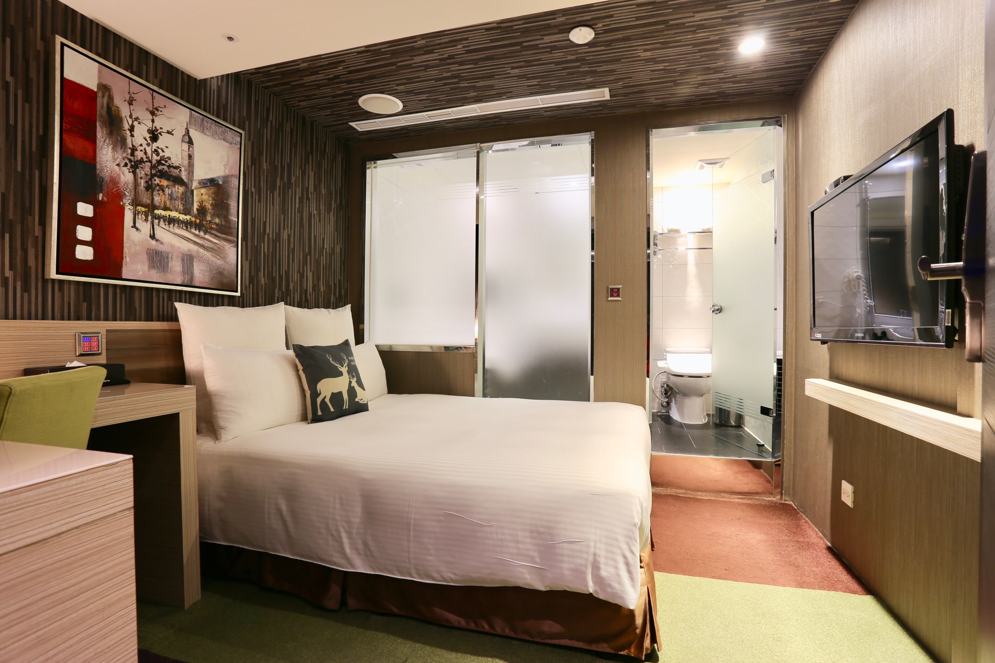 Ylelliset vuodevaatteet, untuvapeitot, pillowtop-patjalliset sängyt