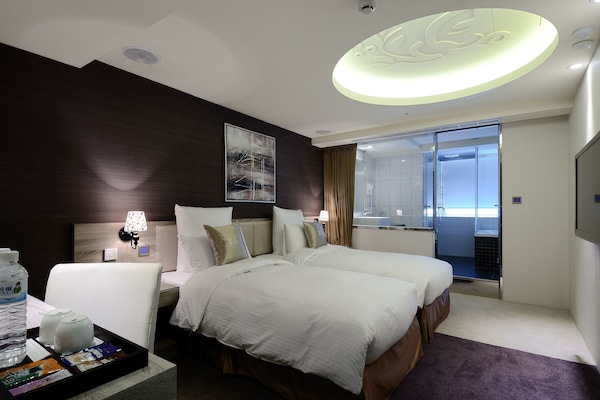 Deluxe Twin Room, 2 Twin Beds | Premium bedding, down comforters, pillowtop beds, in-room safe