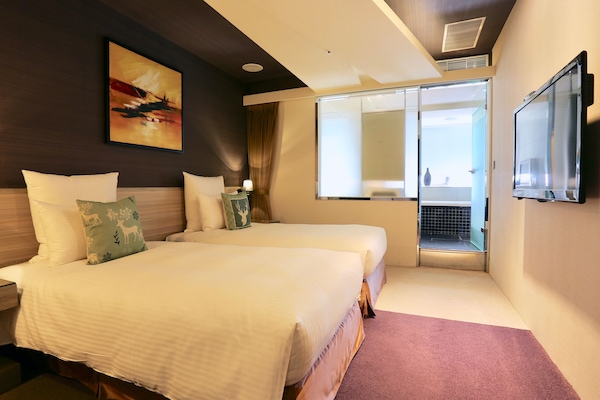 Premium bedding, down comforters, pillowtop beds, in-room safe