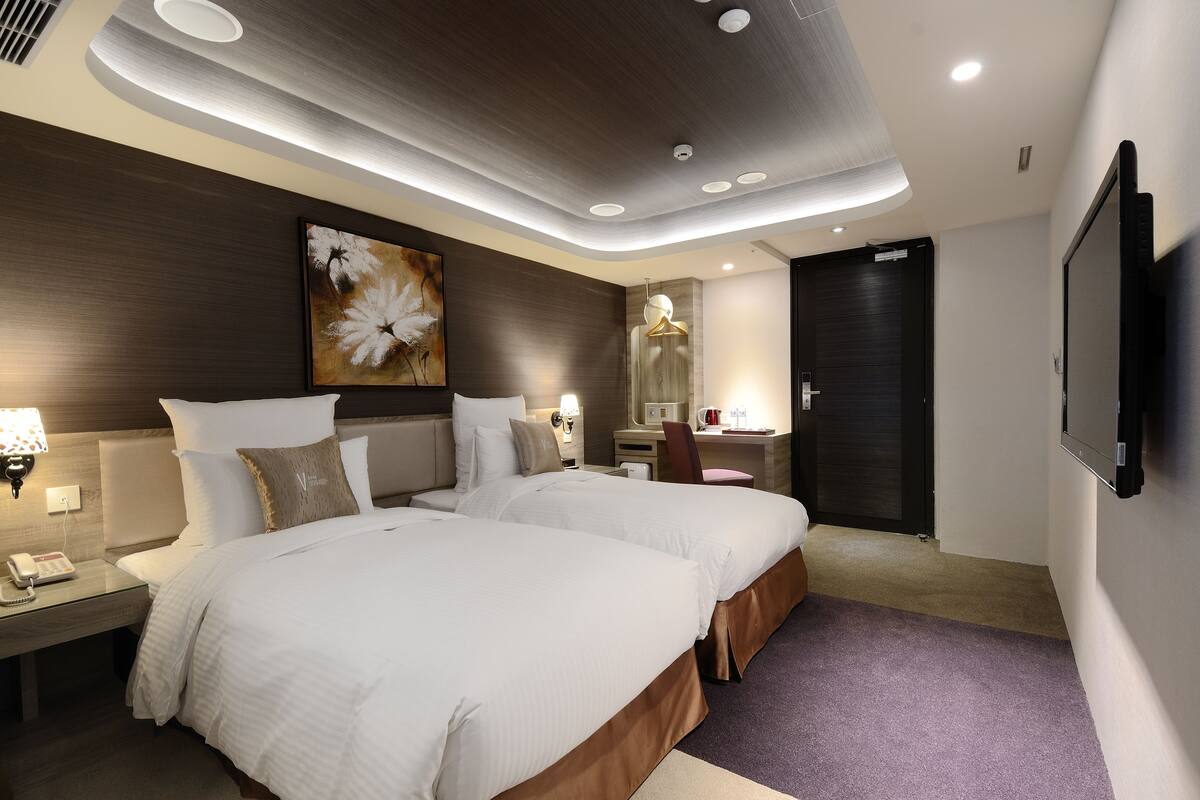 Deluxe Twin Room, 2 Single Beds | Premium bedding, down duvets, pillow-top beds, in-room safe