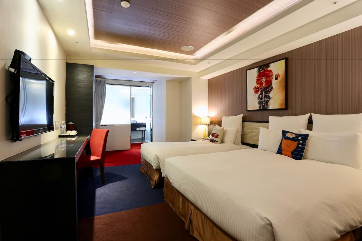 Triple Room | Premium bedding, down duvets, pillow-top beds, in-room safe