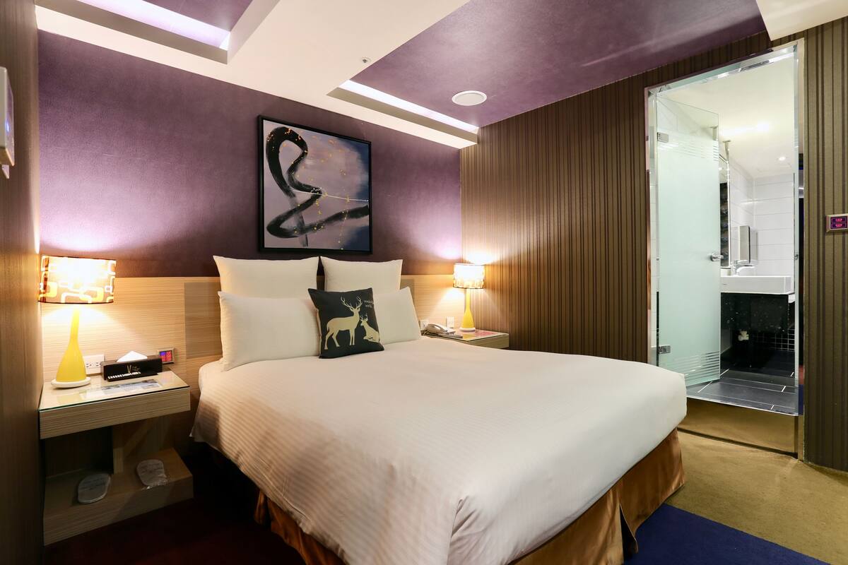 Economy Double Room, No Windows | Premium bedding, down duvets, pillow-top beds, in-room safe