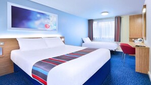 A hotel room with a large bed, a desk, and a chair. - Travelodge Derby Chaddesden (Derby)