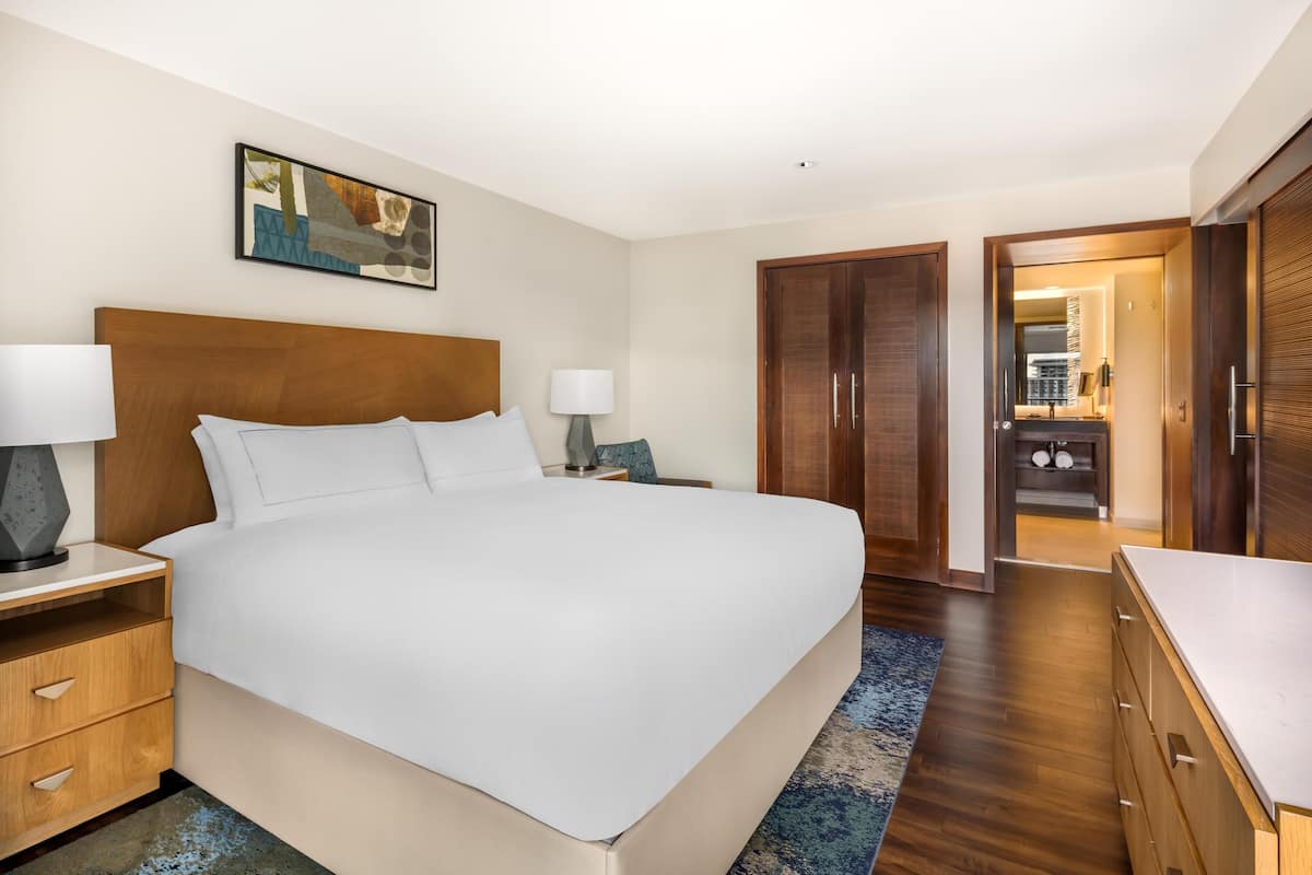 1 kamar tidur, seprai premium, dan selimut bulu angsa