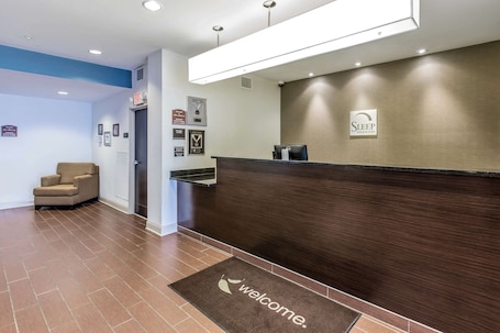 Lobby. Sleep Inn & Suites Clintwood