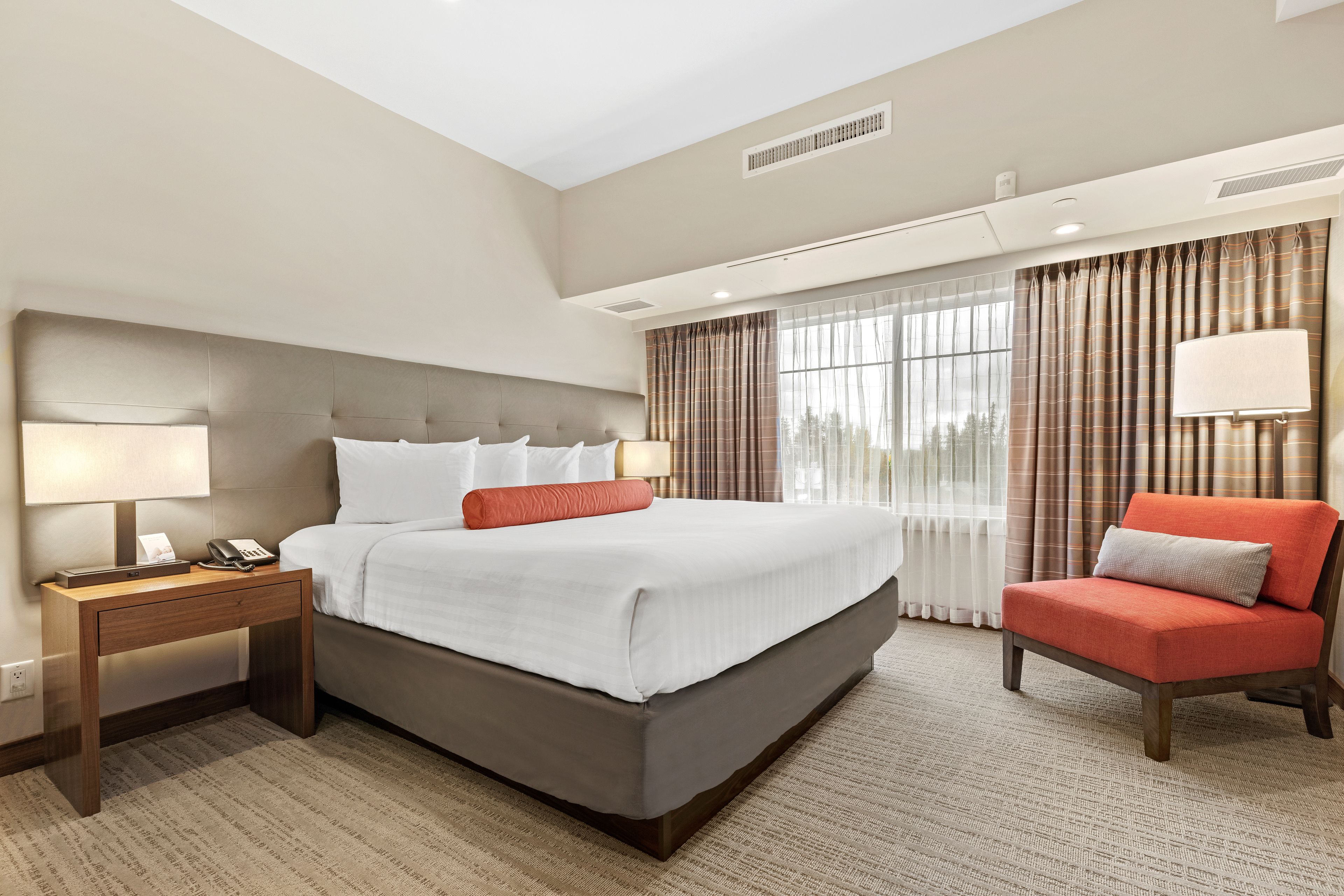 premium bedding, pillow-top beds, in-room safe, desk