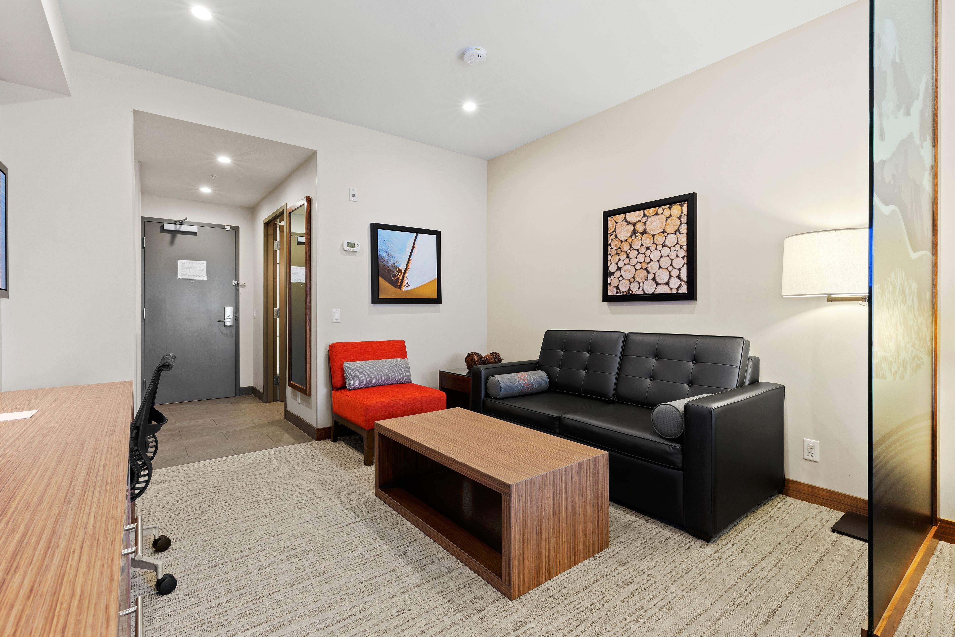 premium bedding, pillow-top beds, in-room safe, desk