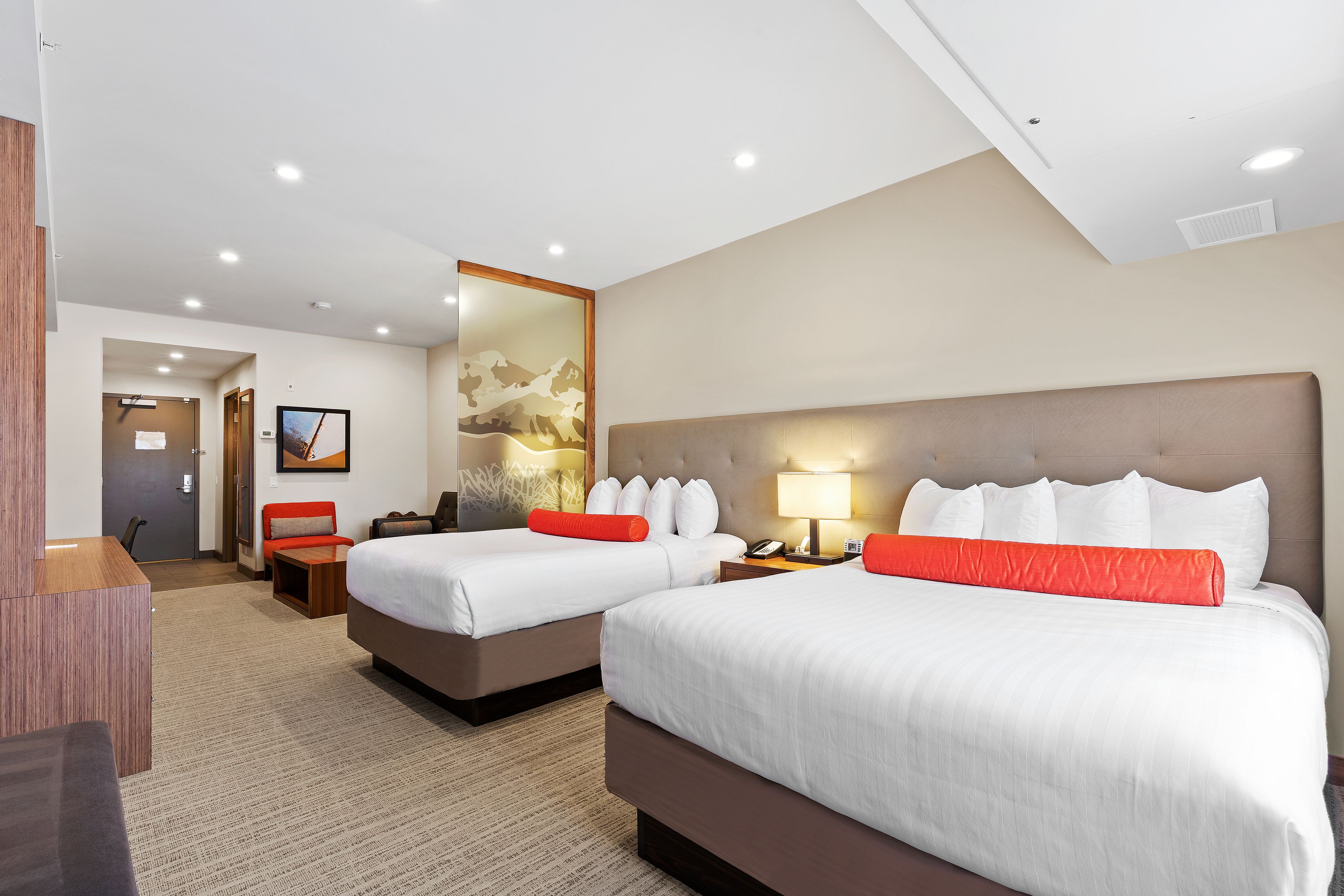 premium bedding, pillow-top beds, in-room safe, desk