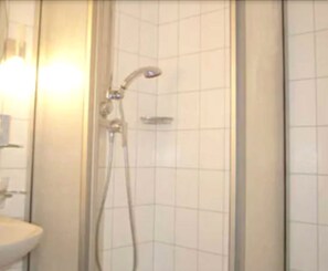 Kylpyhuoneen suihku