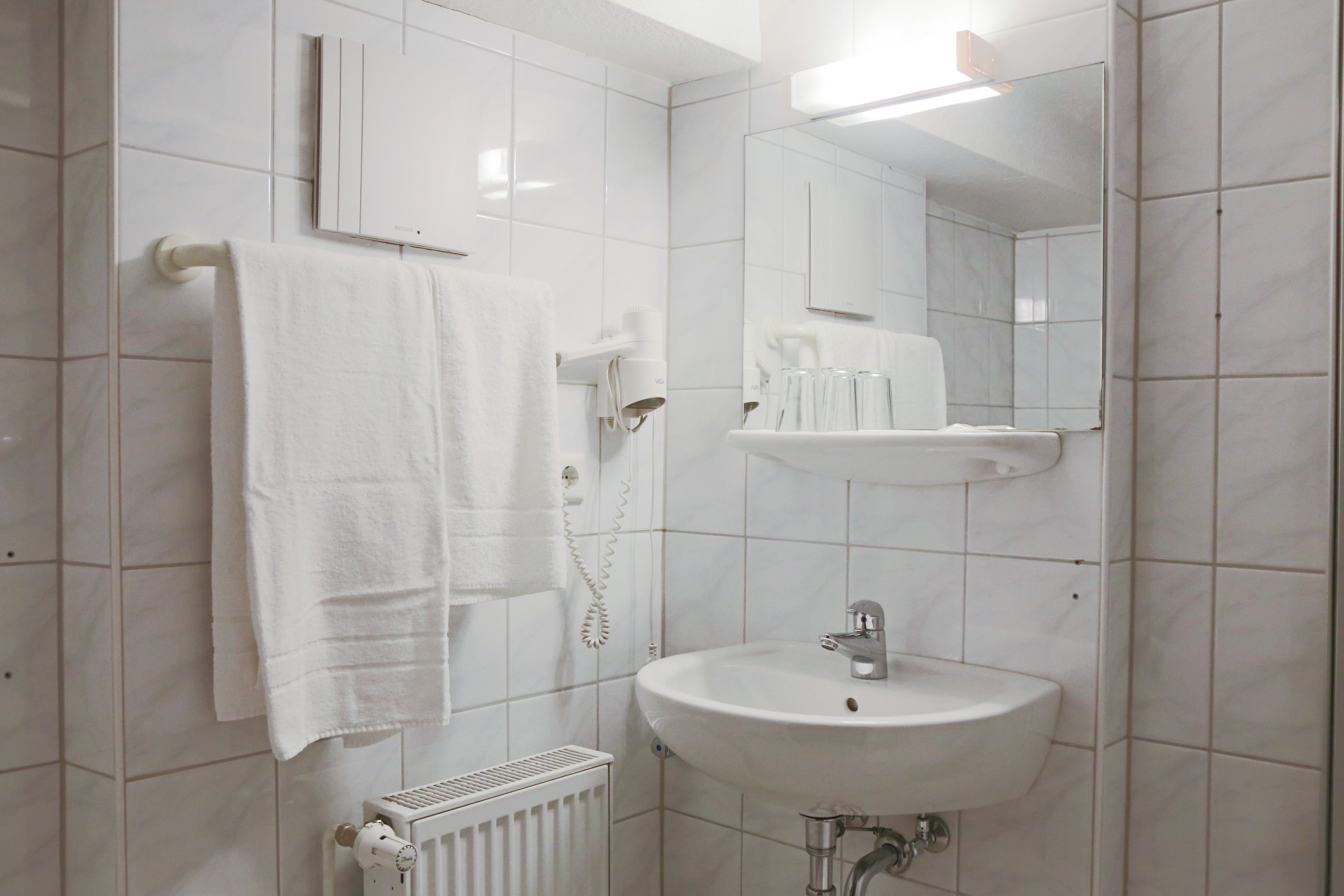 standard double room | bathroom | shower, free toiletries, hair dryer, towels