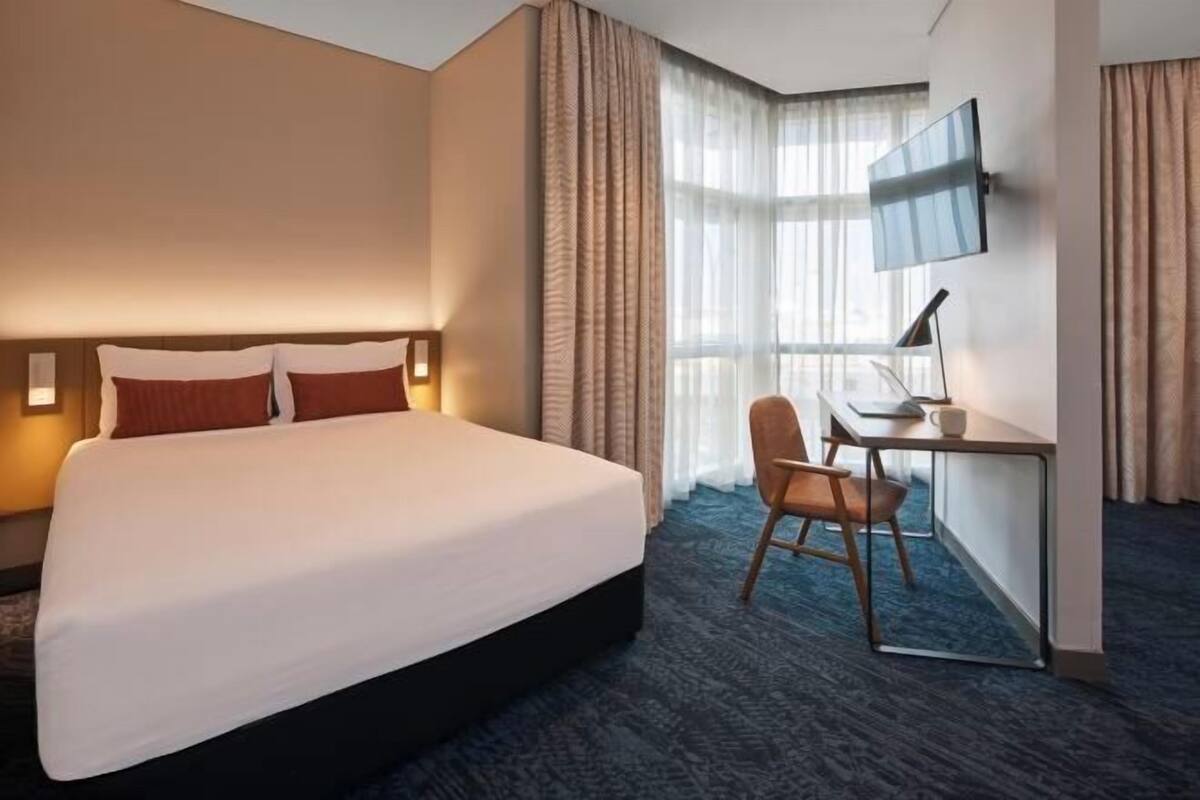 Down comforters, minibar, in-room safe, desk