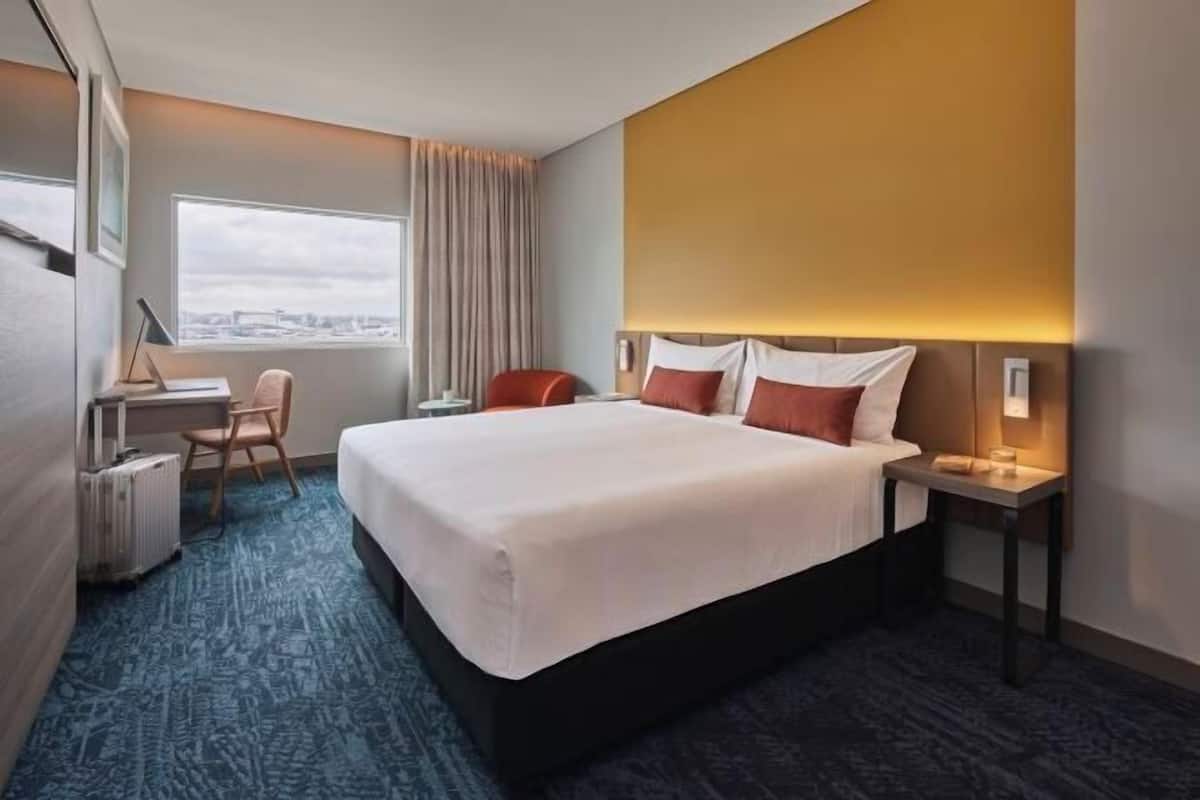 Down comforters, minibar, in-room safe, desk