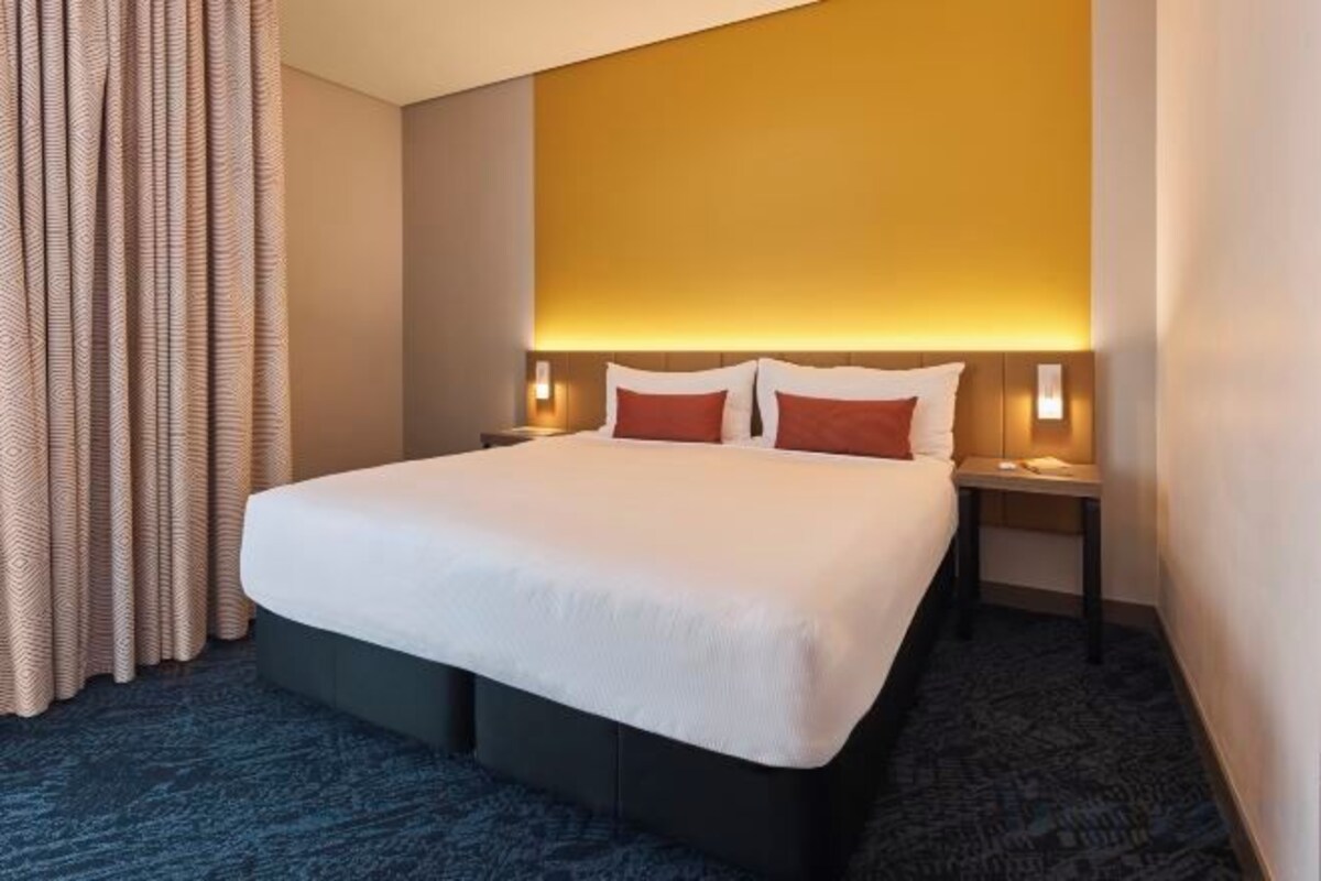 Airport View Family Suite