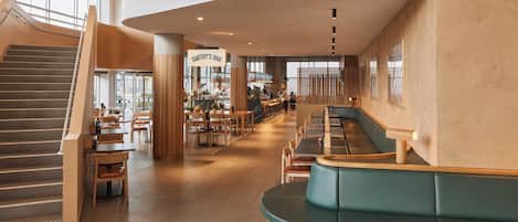 2 restaurants, lunch, dinner served; local and international cuisine