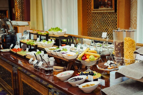 Free daily buffet breakfast - Safran Hotel (Baku)