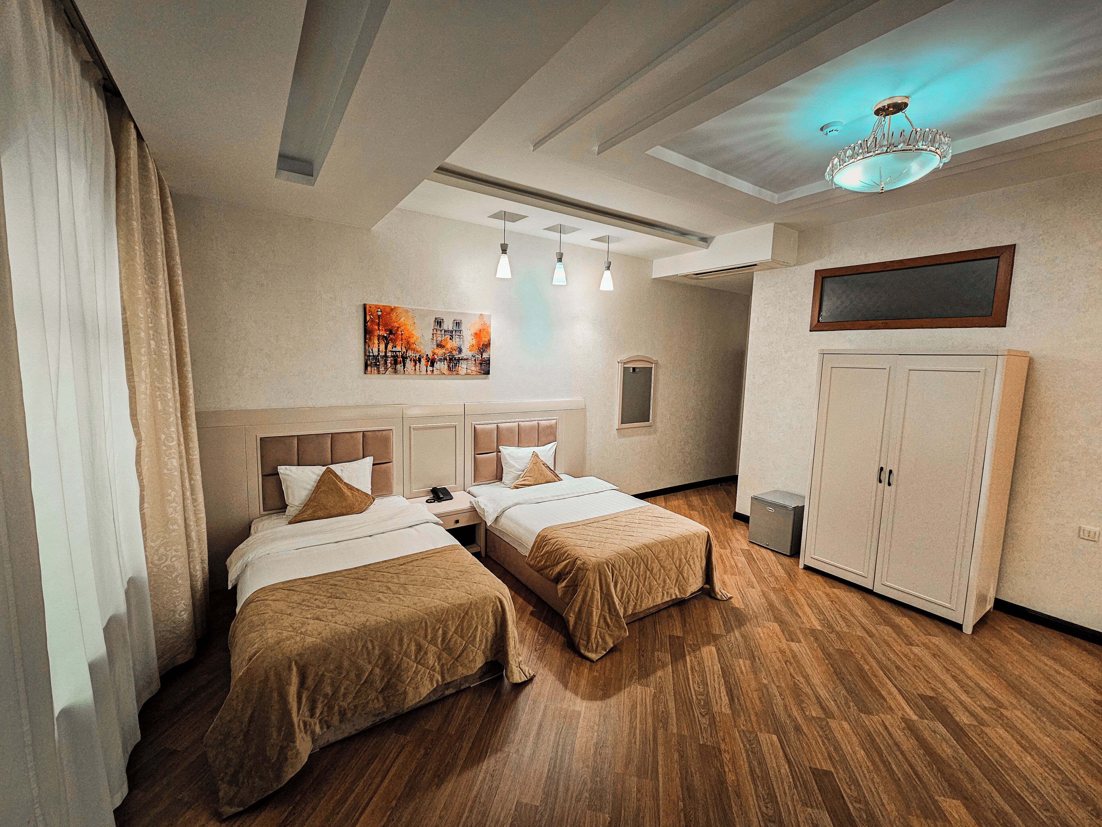 superior room | premium bedding, in-room safe, desk, laptop workspace