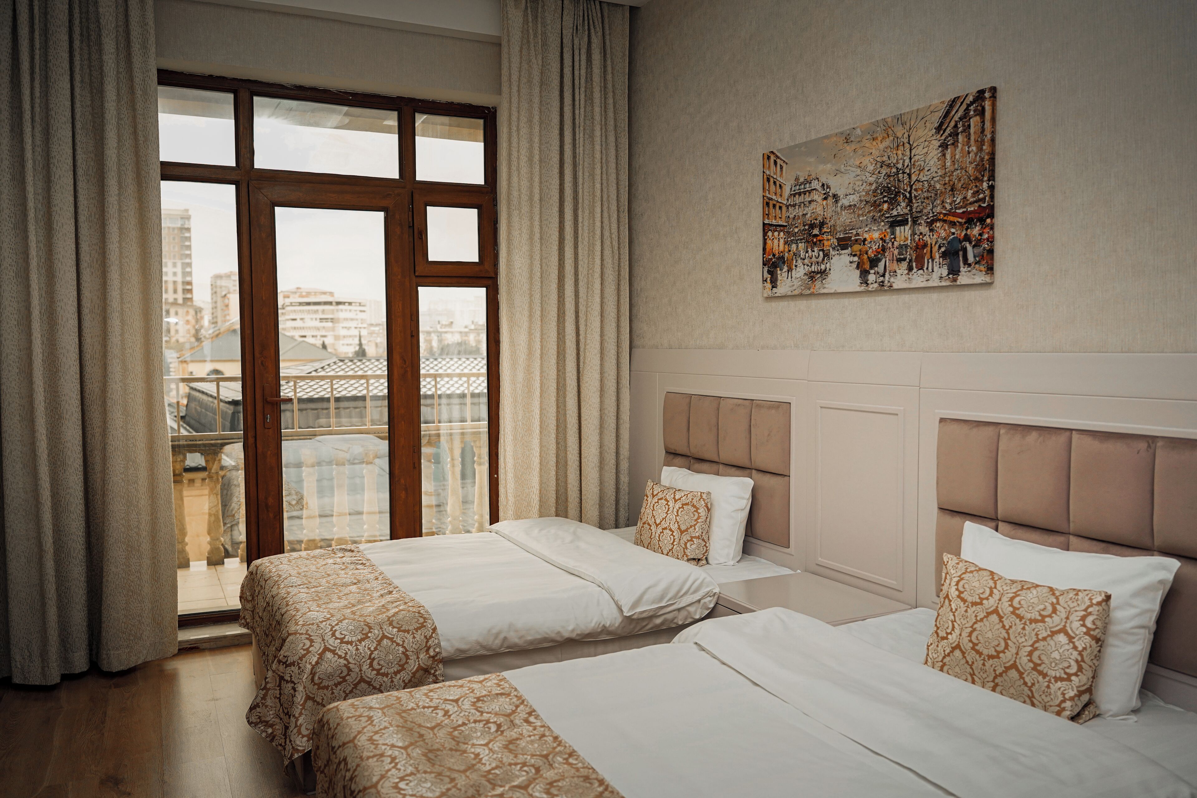 standard twin room | premium bedding, in-room safe, desk, laptop workspace