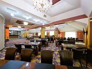 朝食、ランチ、ディナーに営業 (郷土料理)