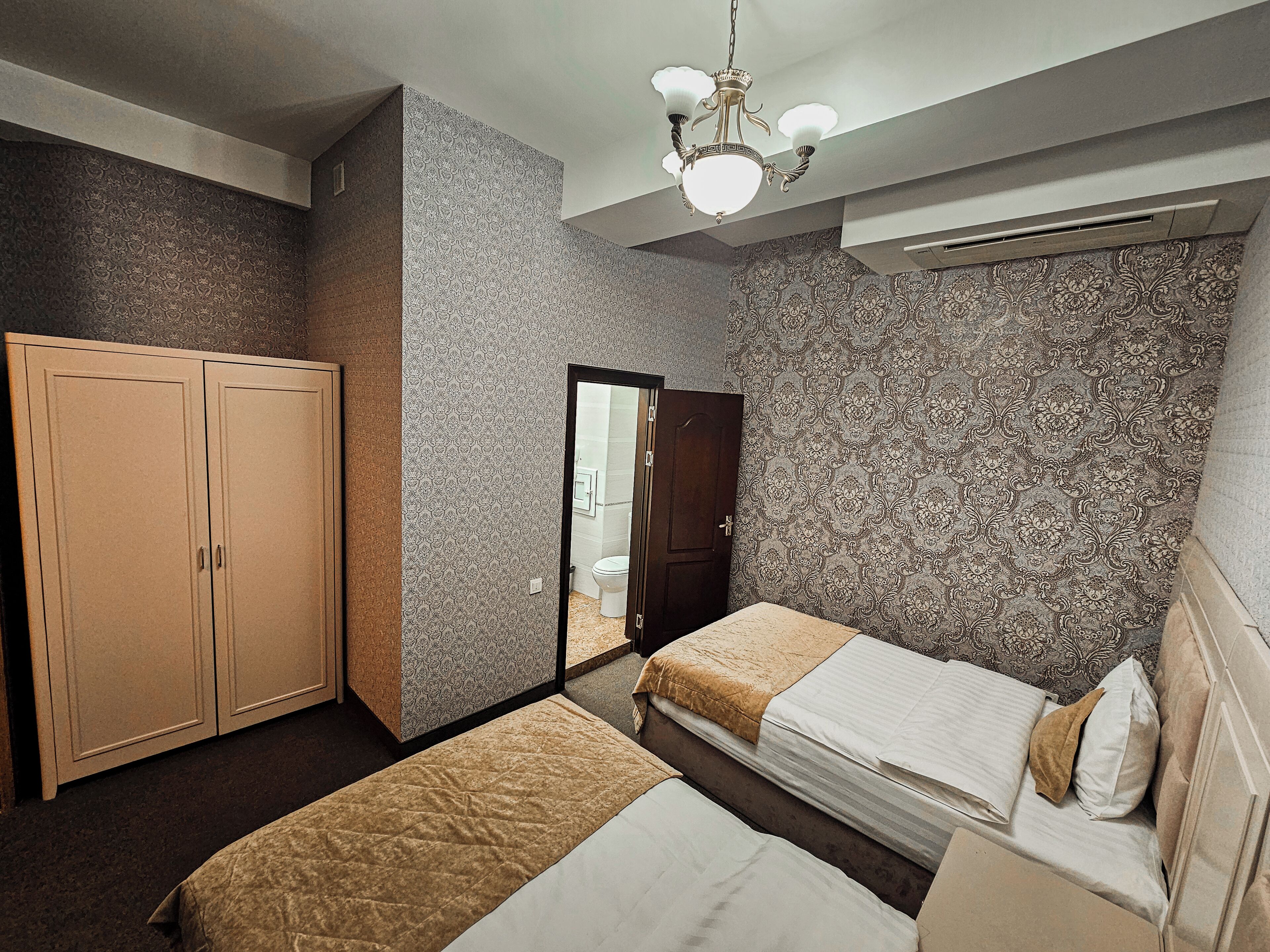 deluxe room | premium bedding, in-room safe, desk, laptop workspace