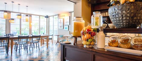 Daily buffet breakfast (EUR 19.00 per person)