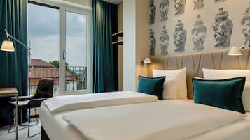 Desk, soundproofing, free WiFi, bed sheets