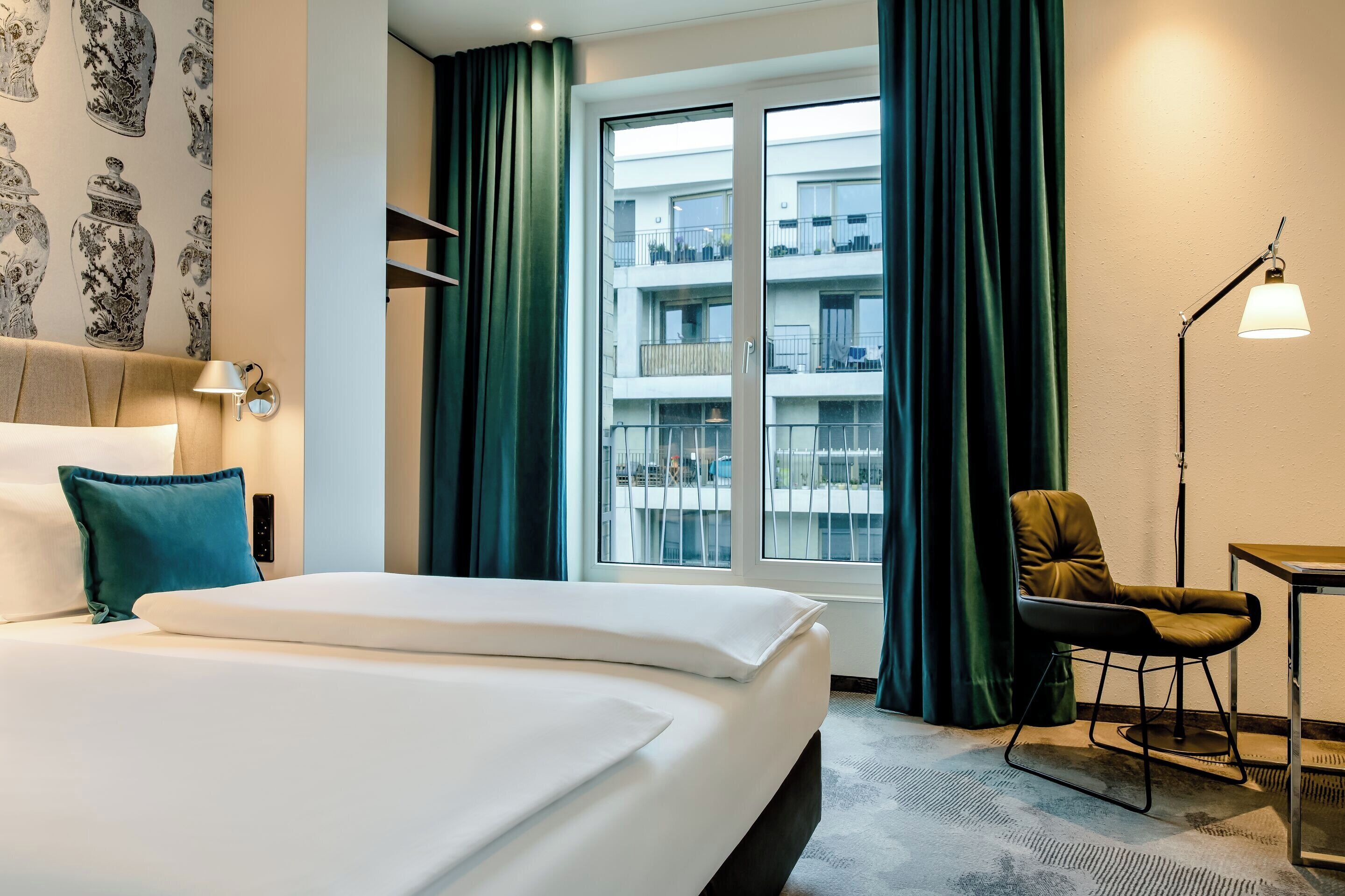 مكتب وتجهيزات عازلة للصوت وواي فاي مجانًا وملاءات أسرّة