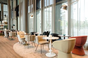 Bar (on property) - Motel One Dresden Am Zwinger (Dresden)